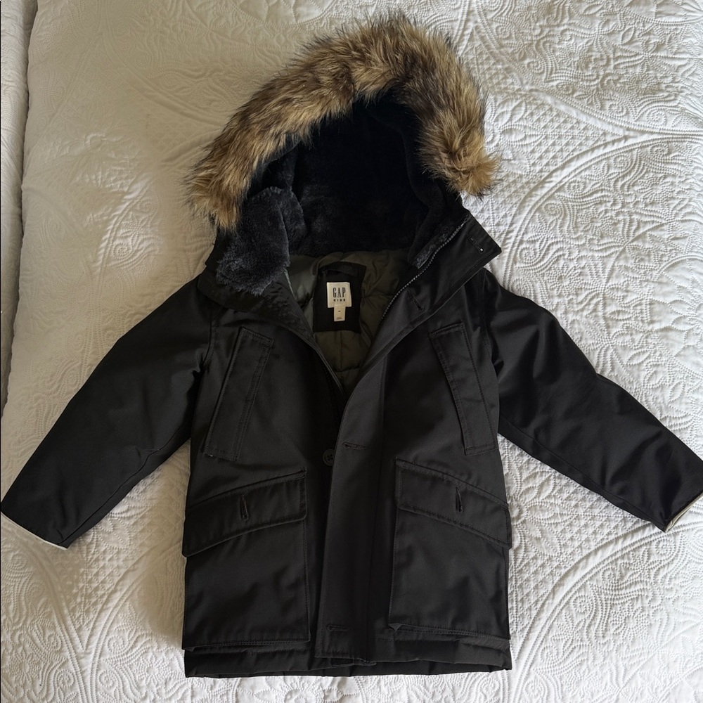 GAP Kids Black Puffer Jacket with Faux Fur Trim Kids XS
